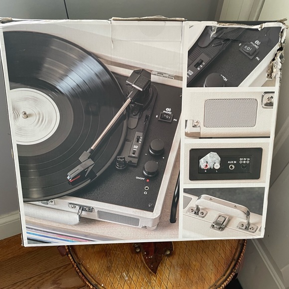 Record player - Picture 2 of 2